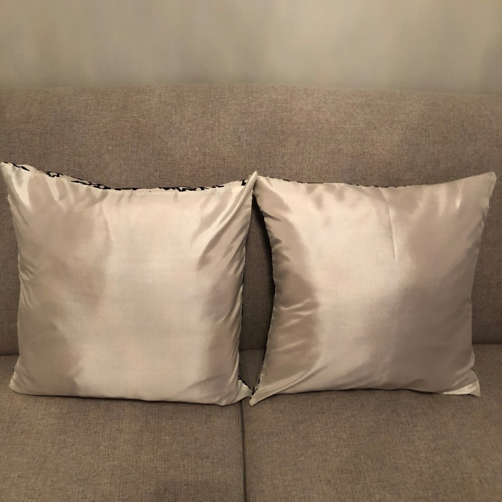 *HP* Two Damask Decorative Throw Pillow Covers - Picture 6 of 8